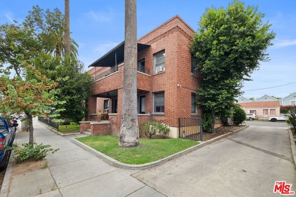 Altadena, California, United States 2 - 18481220
