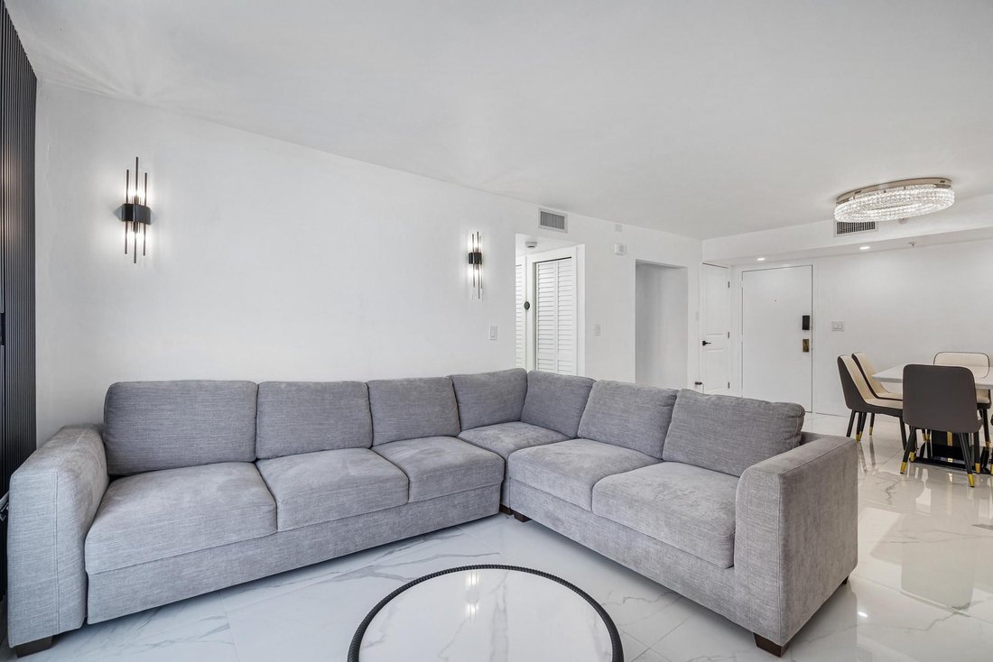 Condo in Miami Beach, Florida, United States 5 - 18480670