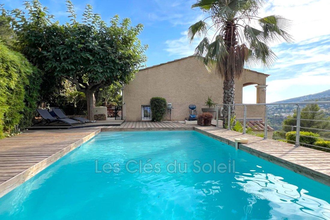 Villa in Le Revest-les-Eaux, Provence-Alpes-Côte d'Azur, France 1 - 18481661
