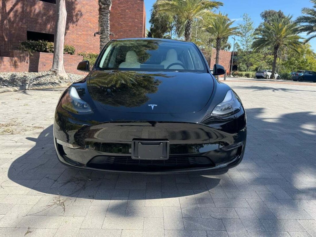 Suv in Newport Beach, CA, United States 2 - 18481732