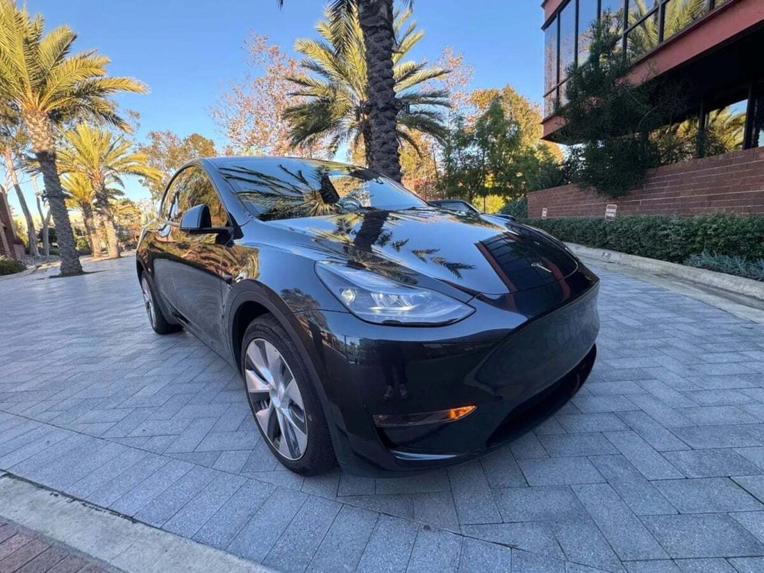 Suv in Newport Beach, CA, United States 3 - 18481710