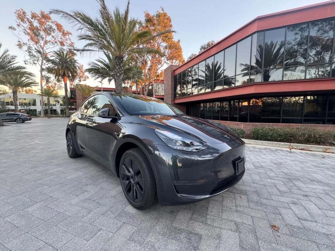 Suv in Newport Beach, CA, United States 3 - 18481742