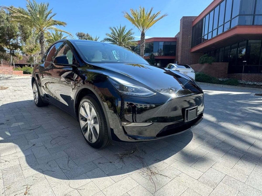 Suv in Newport Beach, CA, United States 3 - 18481732