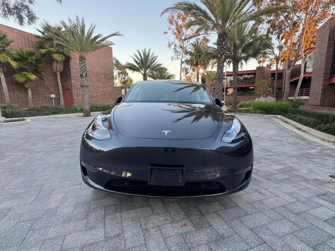 Suv in Newport Beach, CA, United States 2 - 18481720