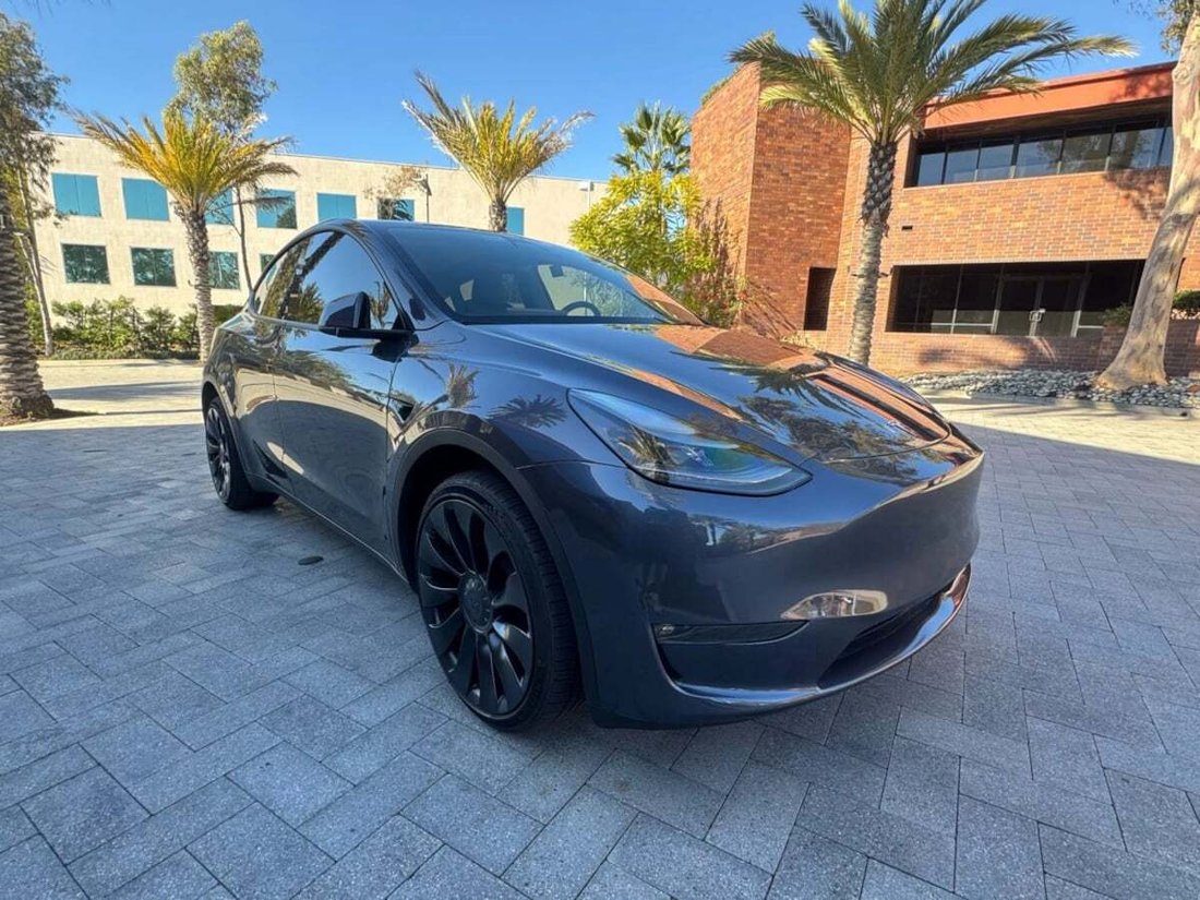 Suv in Newport Beach, CA, United States 3 - 18118110