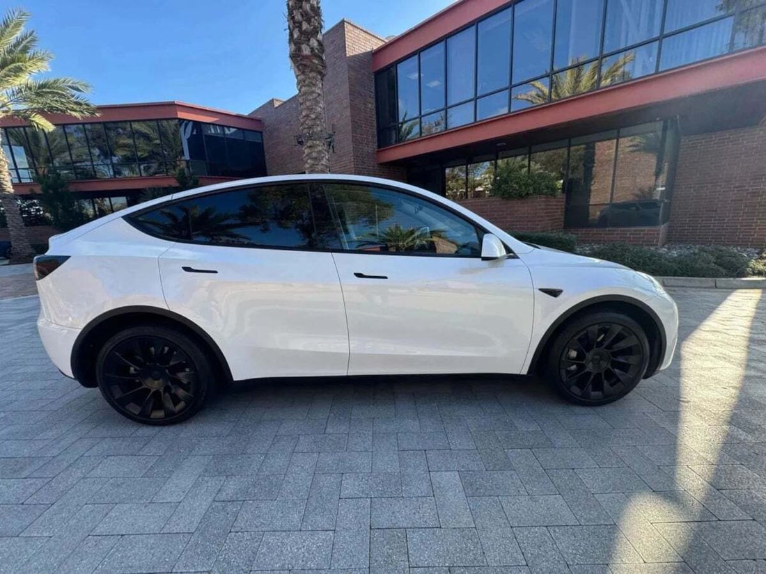 Suv in Newport Beach, CA, United States 4 - 18481737