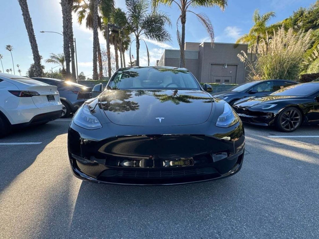 Suv in Newport Beach, CA, United States 2 - 18481734