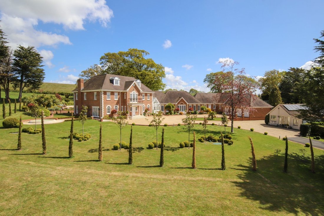 House in Watersfield, England 2 - 18481733