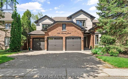 House in Newmarket, Ontario, Canada 1