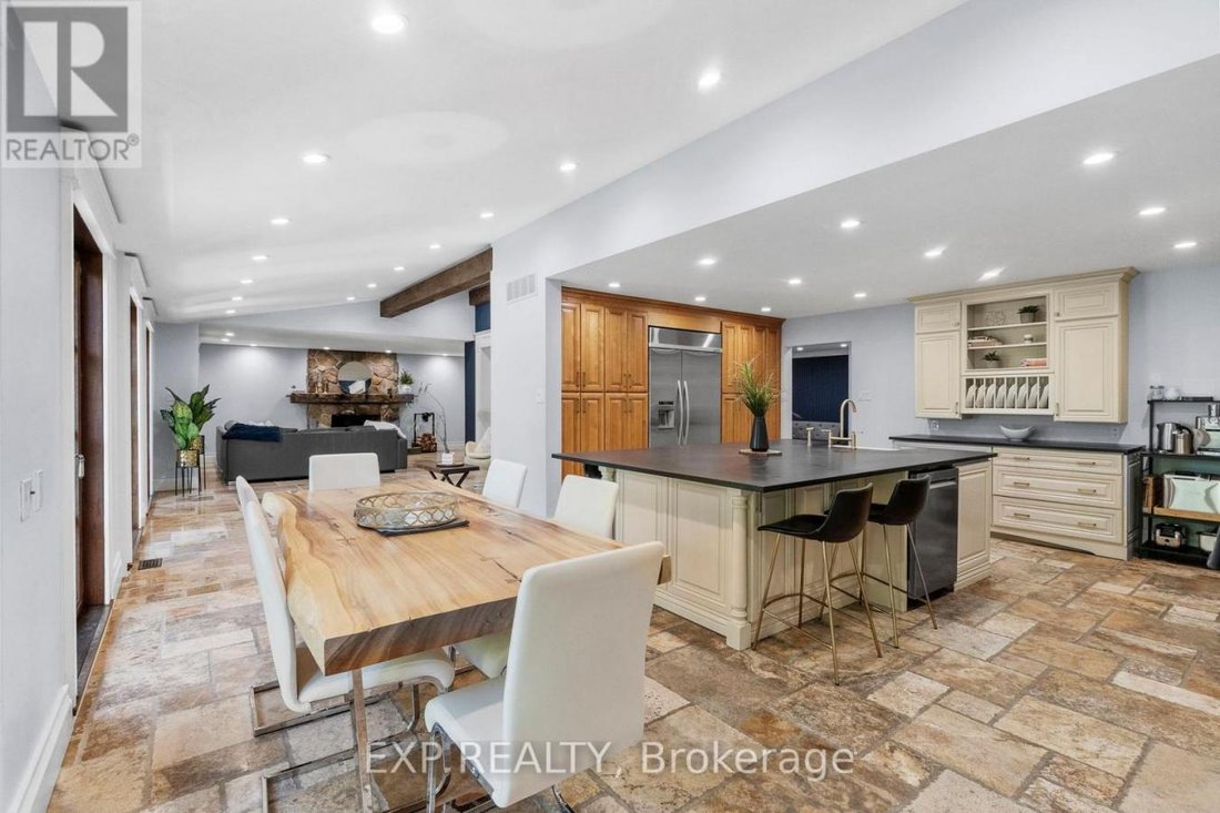 House in Newmarket, Ontario, Canada 5 - 18481851