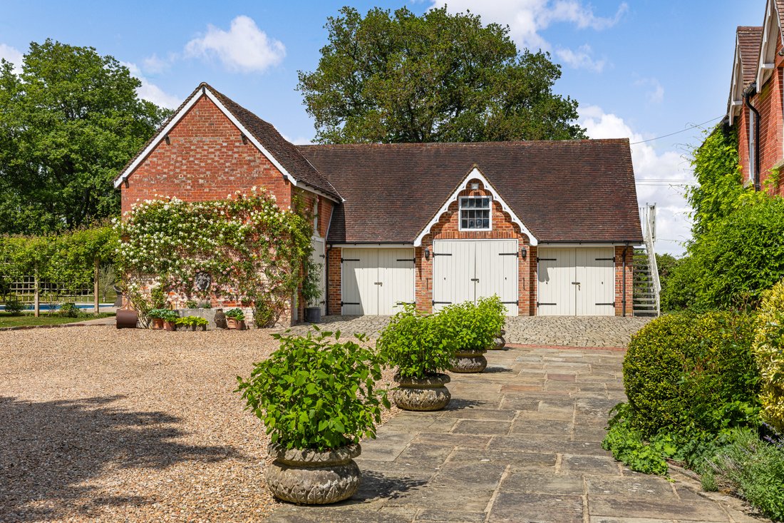 House in Surrey, England 4 - 18482014