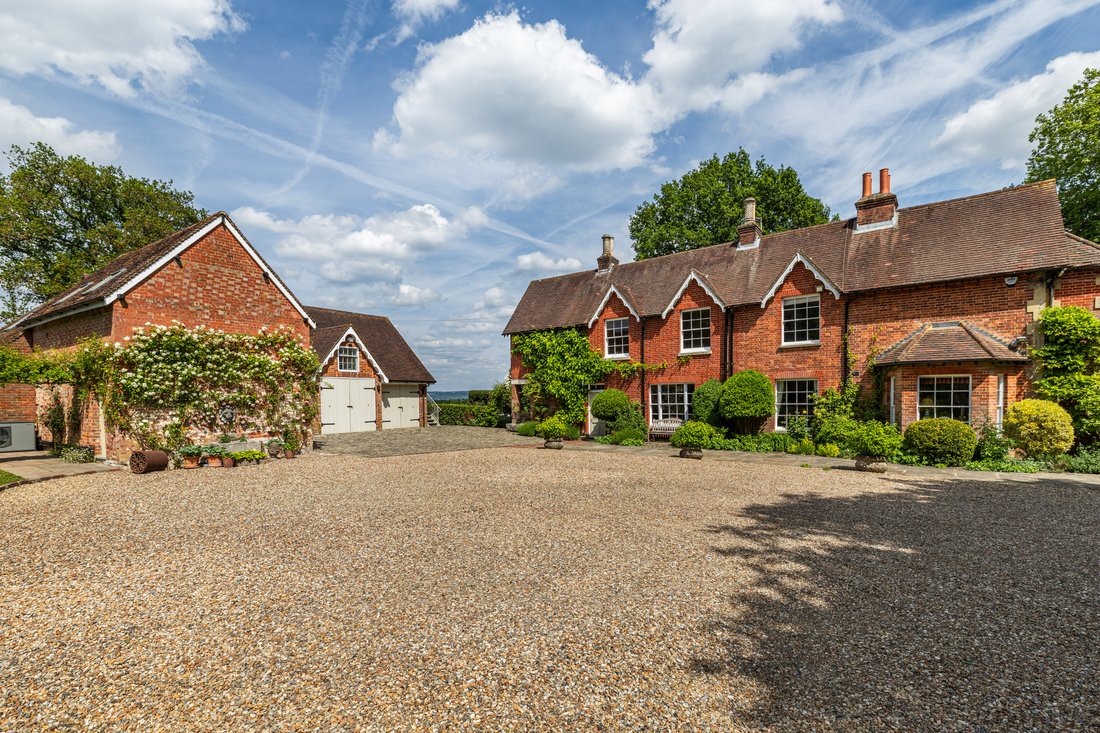 House in Surrey, England 5 - 18482014