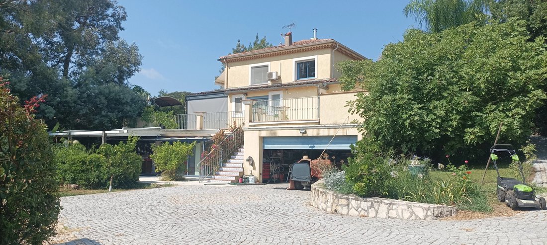 Villa in La Roquette-sur-Siagne, Provence-Alpes-Côte d'Azur, France 1 - 18482062