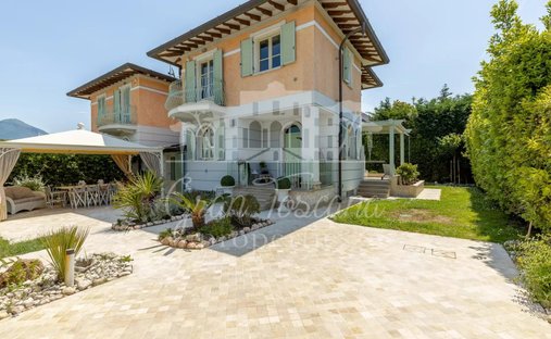 House in Tonfano, Pietrasanta, Italy 1