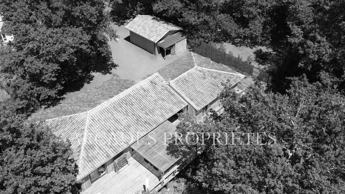 House in Saint-Sulpice-et-Cameyrac, Nouvelle-Aquitaine, France 1 - 18238971