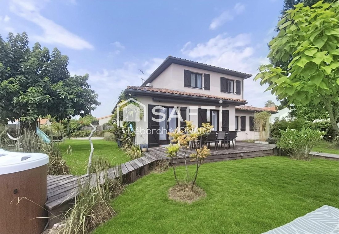 House in Saint-Medard-en-Jalles, Nouvelle-Aquitaine, France 1 - 18482495