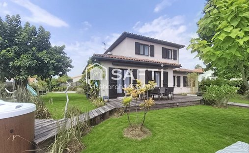House in Saint-Medard-en-Jalles, Nouvelle-Aquitaine, France 1