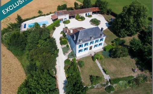 House in Saint-Porchaire, Nouvelle-Aquitaine, France 1