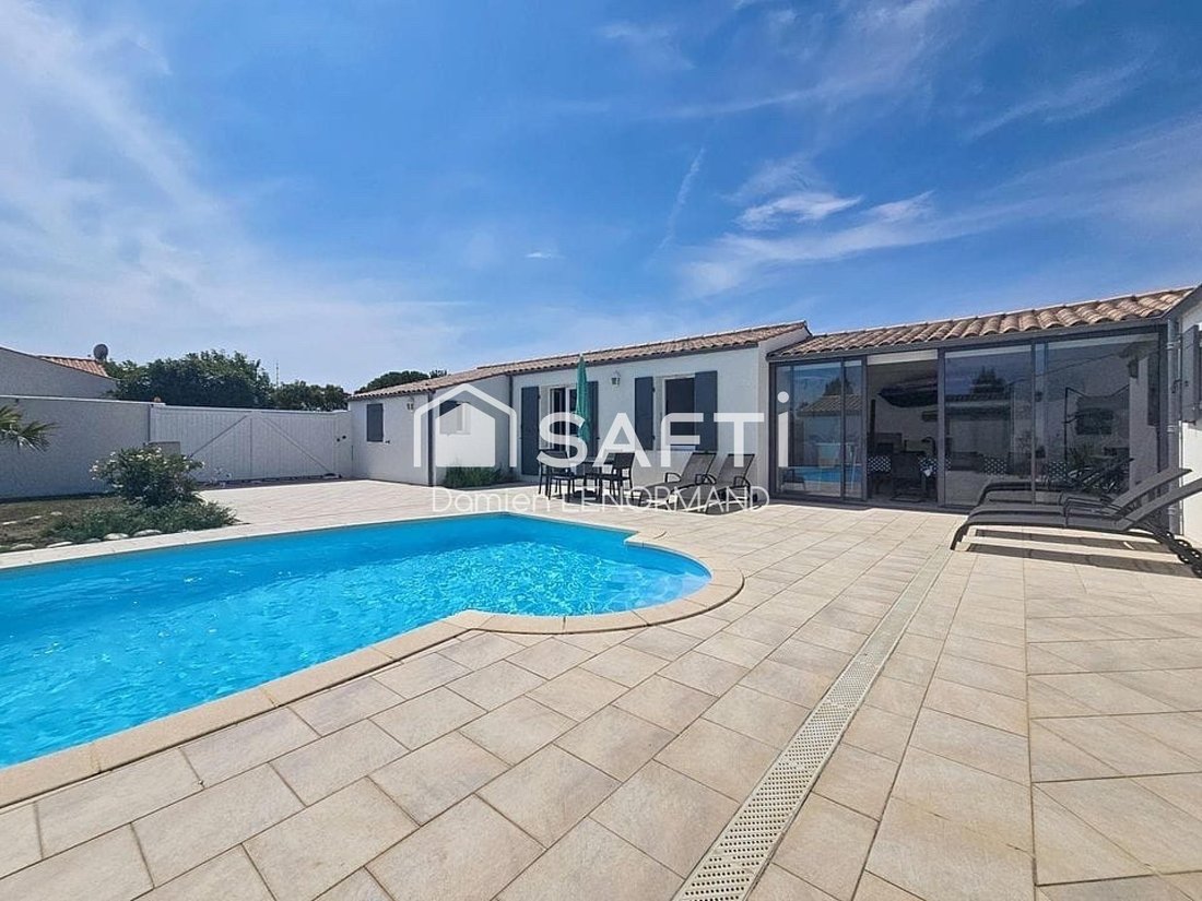 House in Saint-Denis-d'Oleron, Nouvelle-Aquitaine, France 3 - 18482521