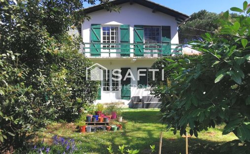 House in Aiguillon, Arcachon, France 1