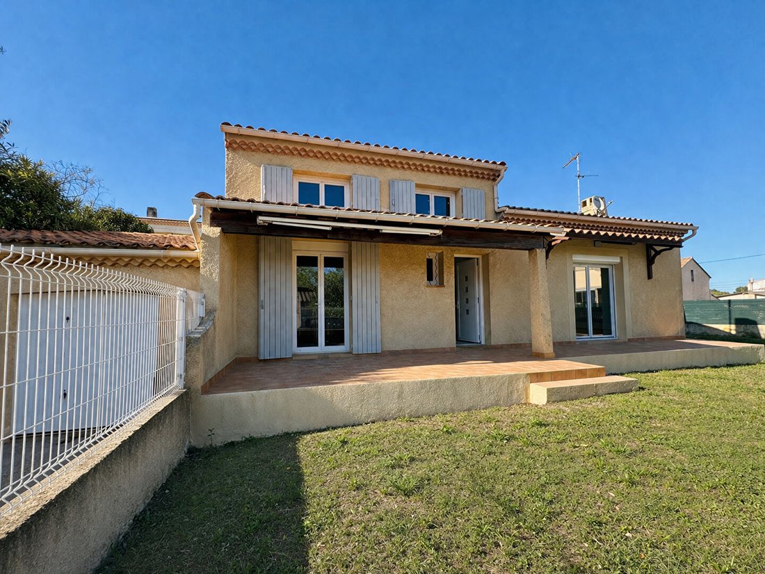 Villa in Saint-Mitre-les-Remparts, Provence-Alpes-Côte d'Azur, France 1 - 18482398