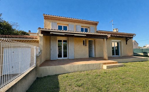 Villa in Saint-Mitre-les-Remparts, Provence-Alpes-Côte d'Azur, France 1