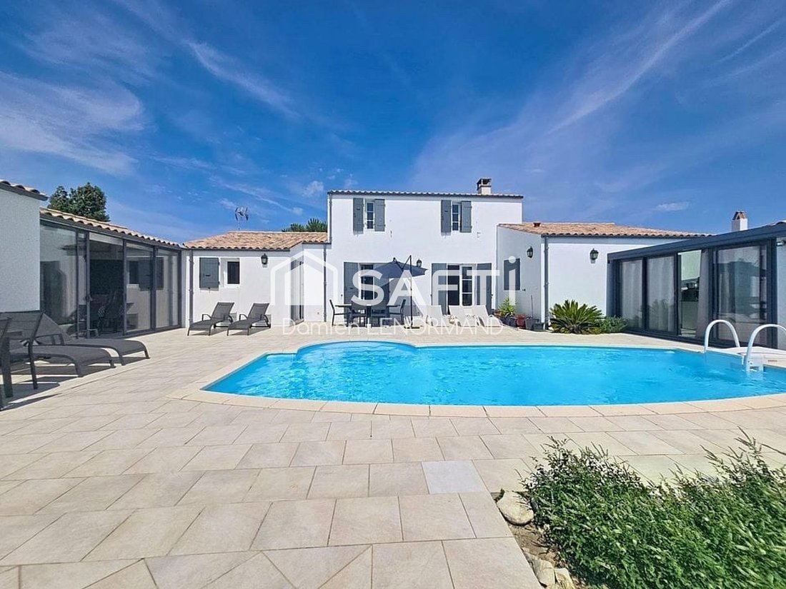 House in Saint-Denis-d'Oleron, Nouvelle-Aquitaine, France 1 - 18482521