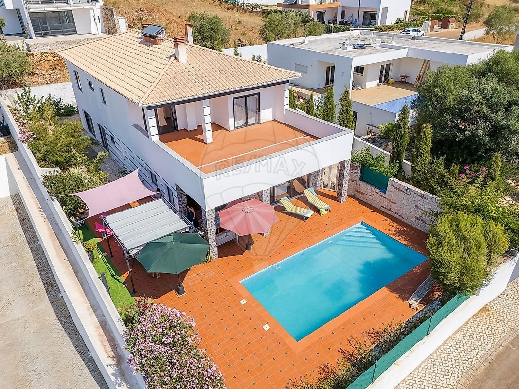Villa in Mexilhoeira Grande, Algarve, Portugal 2 - 18482478