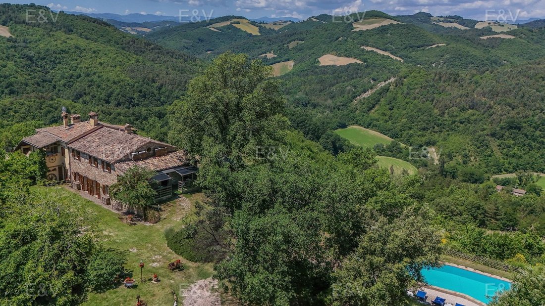 Country House in Historic Center, Urbino, Marche 1 - 18482646