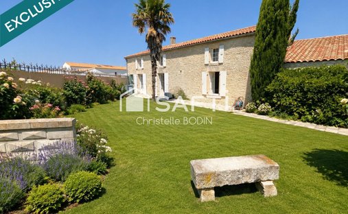 House in Saint-Jean-de-Liversay, Nouvelle-Aquitaine, France 1