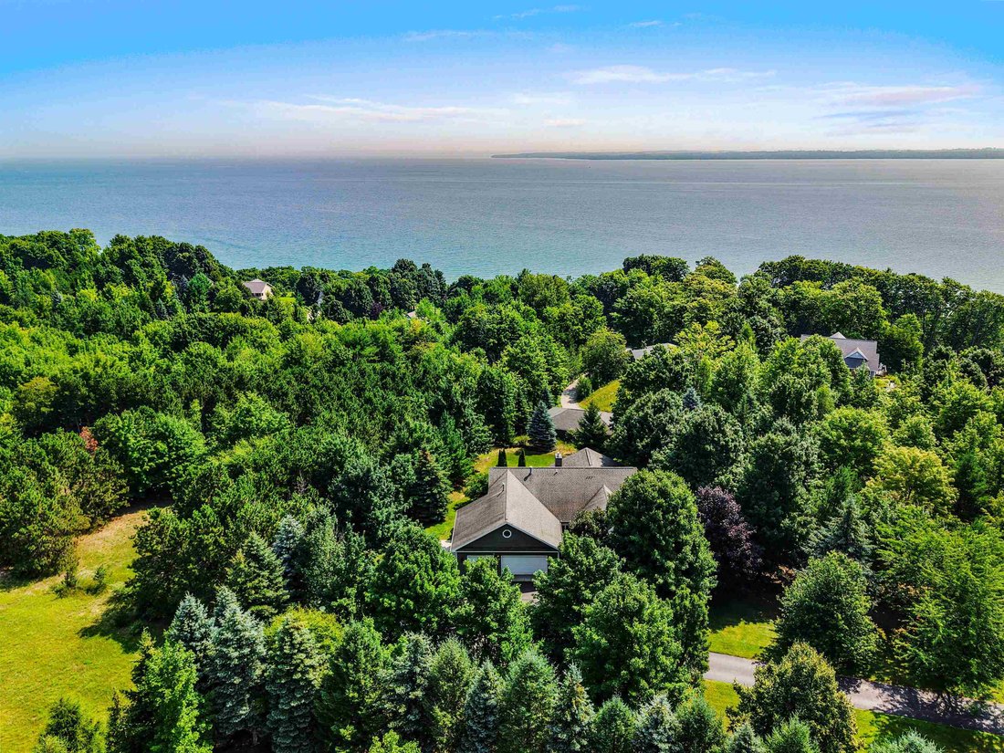 House in Suttons Bay, Michigan, United States 2 - 18485384
