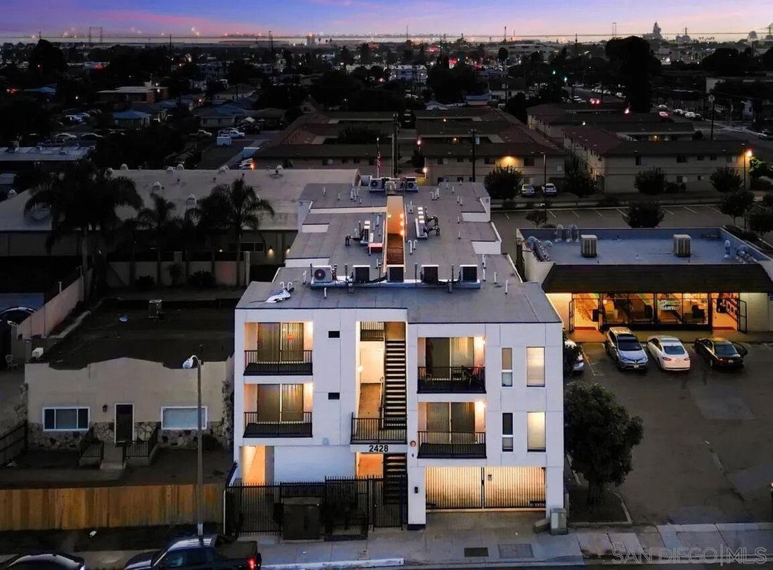National City, California, United States 5 - 18485989