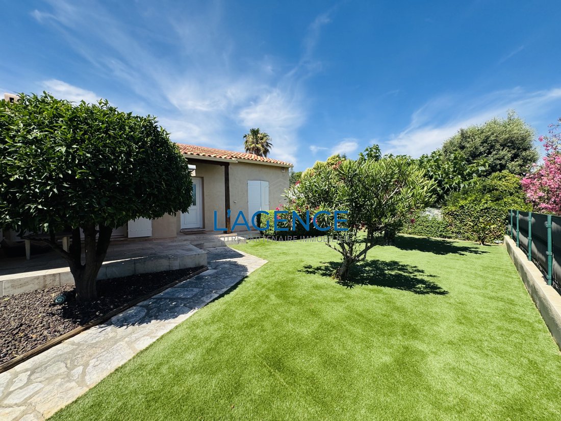 House in Hyeres, Provence-Alpes-Côte d'Azur, France 2 - 18483679