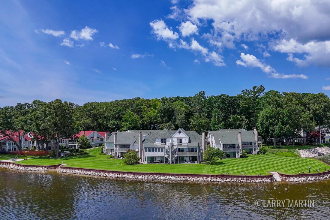 Condo in Fruitport Charter Township, Michigan, United States 2 - 18395804