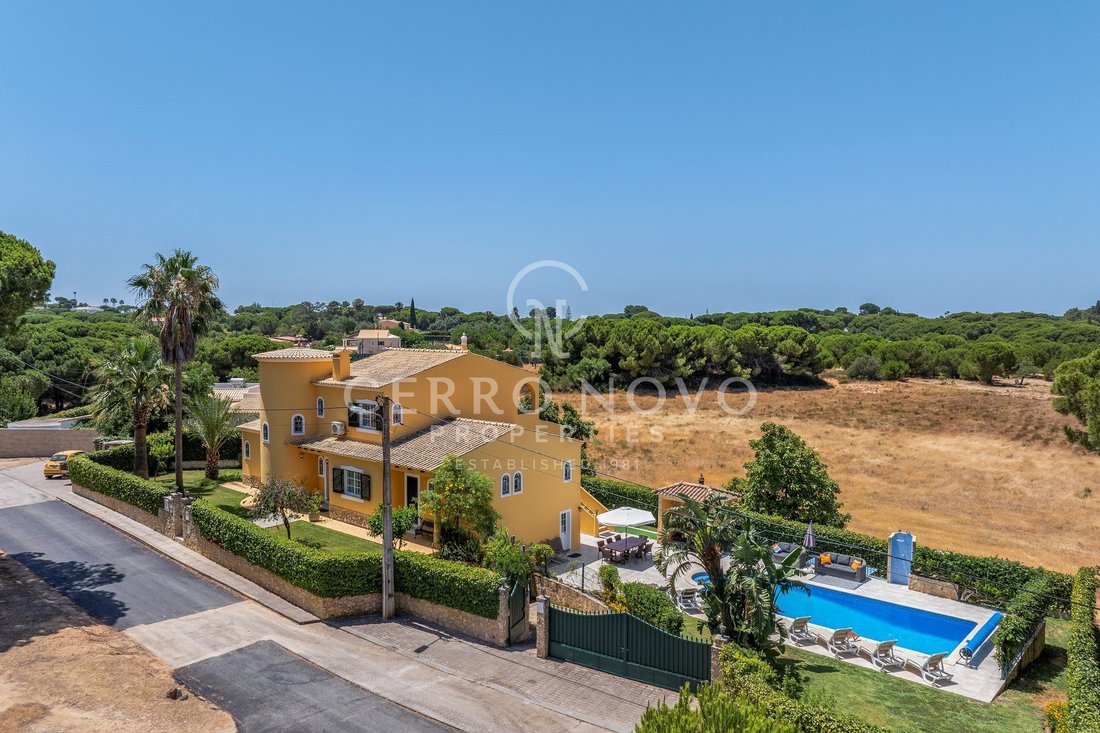 Villa in Quarteira, Algarve, Portugal 1 - 18487853