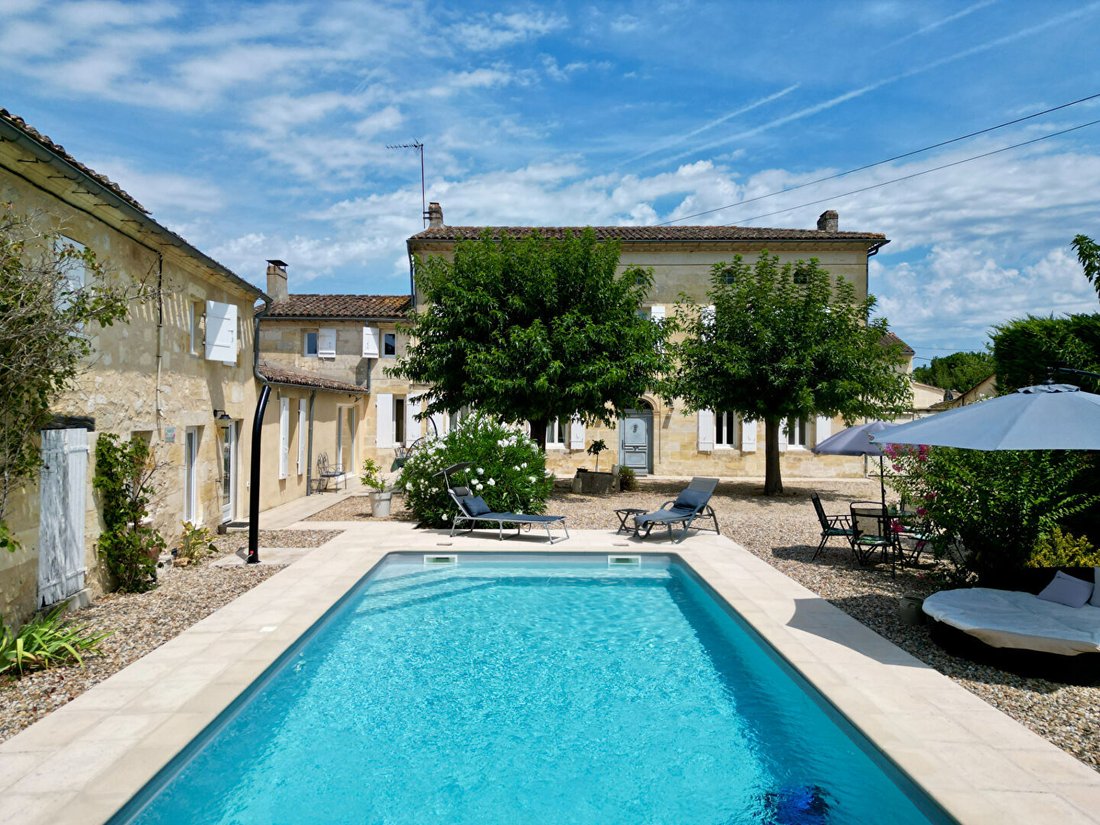 Villa in Saint-Émilion, Nouvelle-Aquitaine, France 1 - 18485636