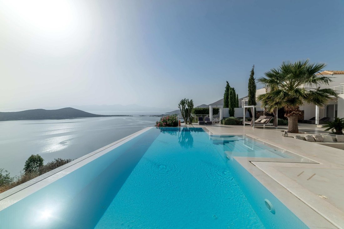 Villa in Community of Elounta, Agios Nikolaos Municipal Unit, Greece 2 - 18483796