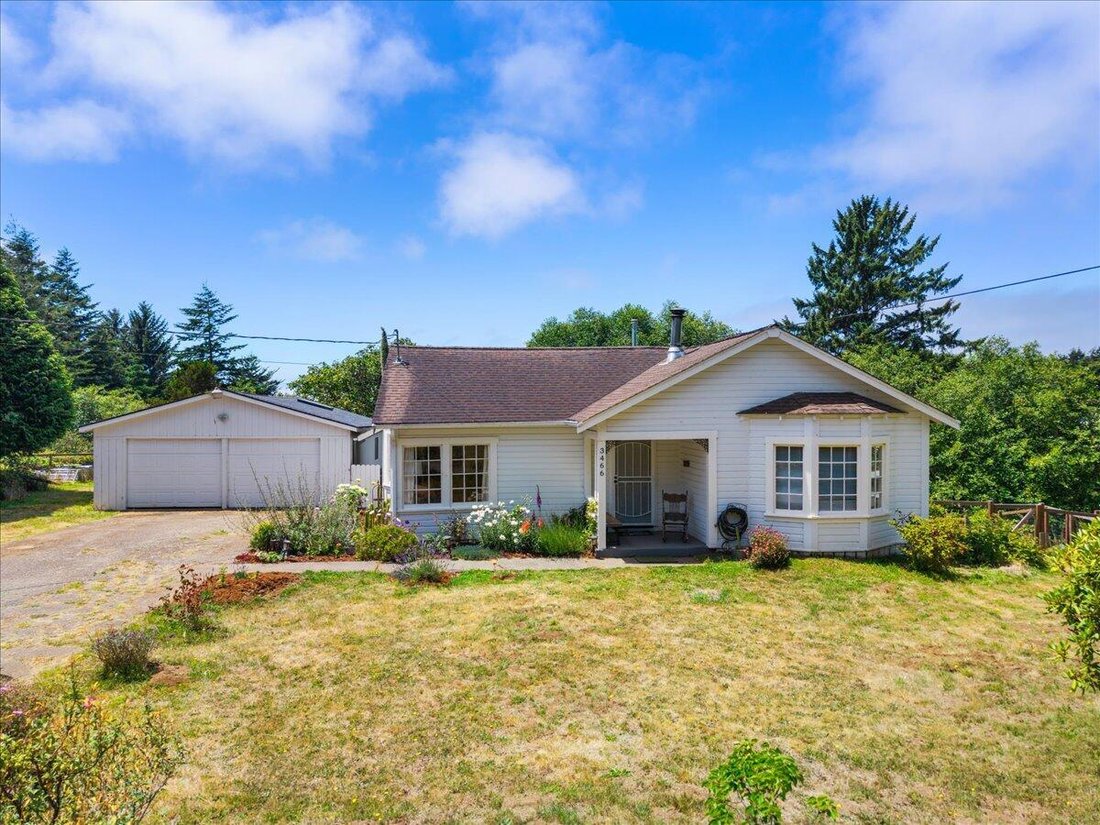 McKinleyville, California, United States 1 - 18484759