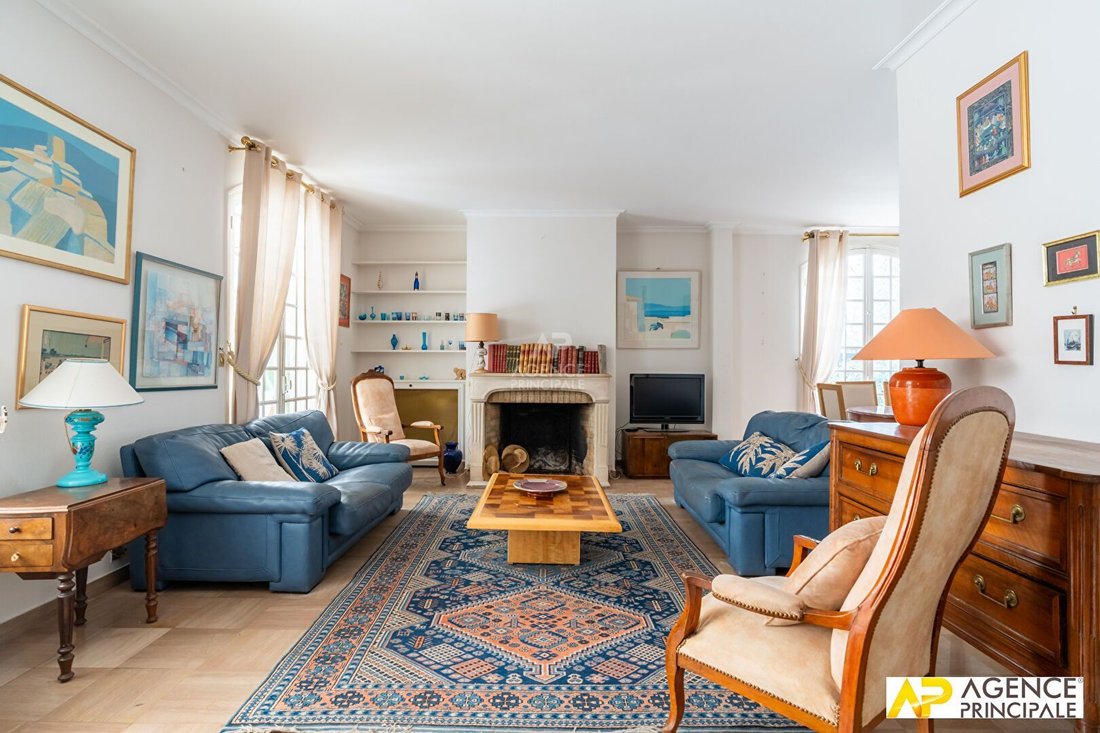 House in Napoleon, Maisons-Laffitte, France 2 - 18485624