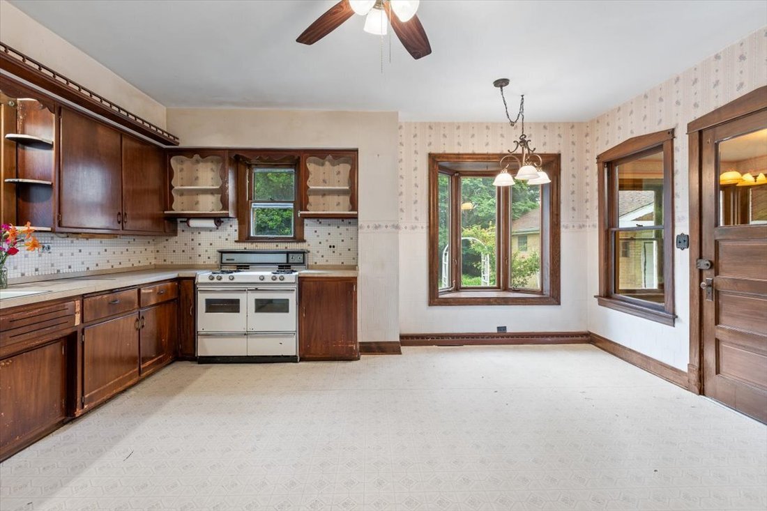 House in Des Plaines, Illinois, United States 3 - 18483373