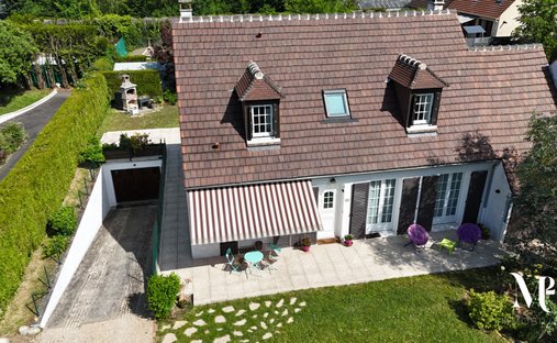 Villa in Est, Lamorlaye, France 1