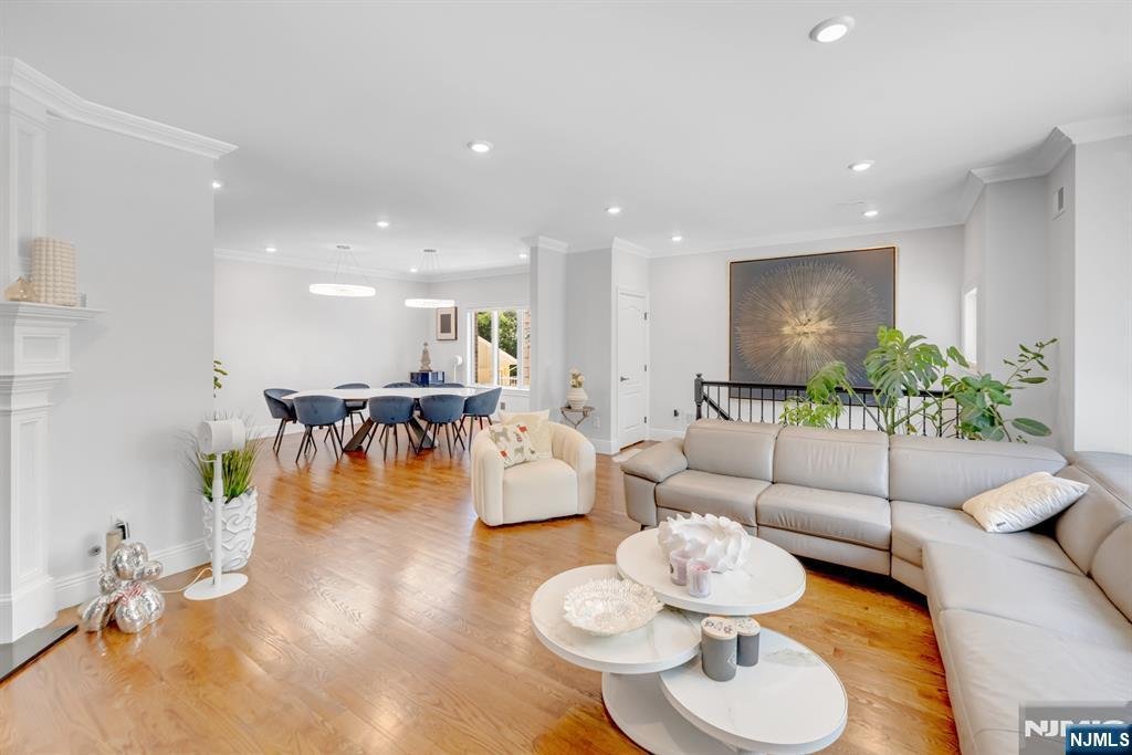 Townhouse in Cliffside Park, New Jersey, United States 5 - 18483476