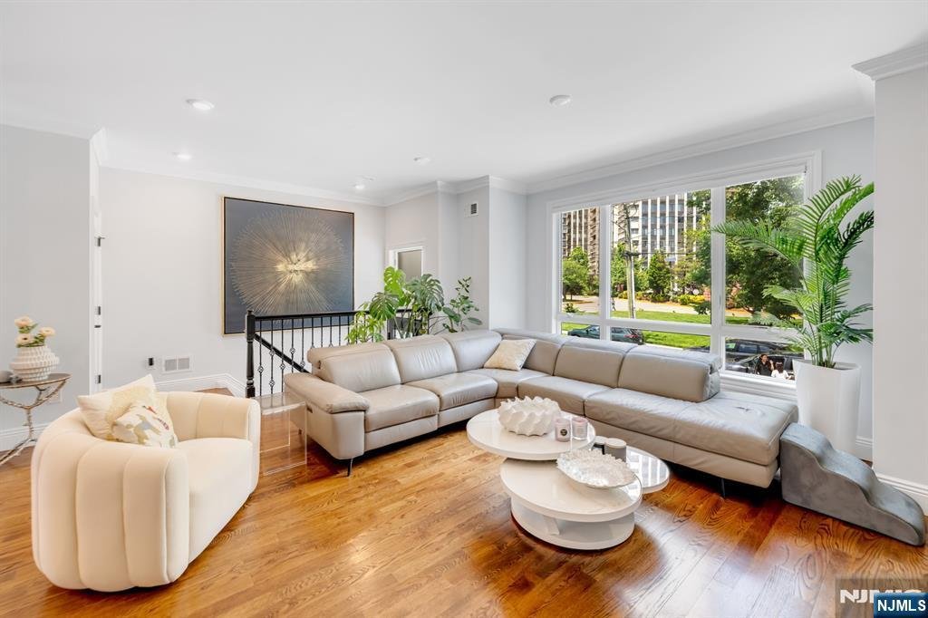Townhouse in Cliffside Park, New Jersey, United States 4 - 18483476