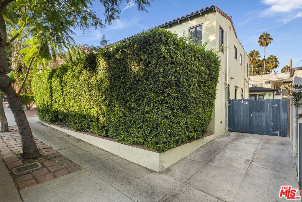 Los Angeles, California, United States 3 - 18485342