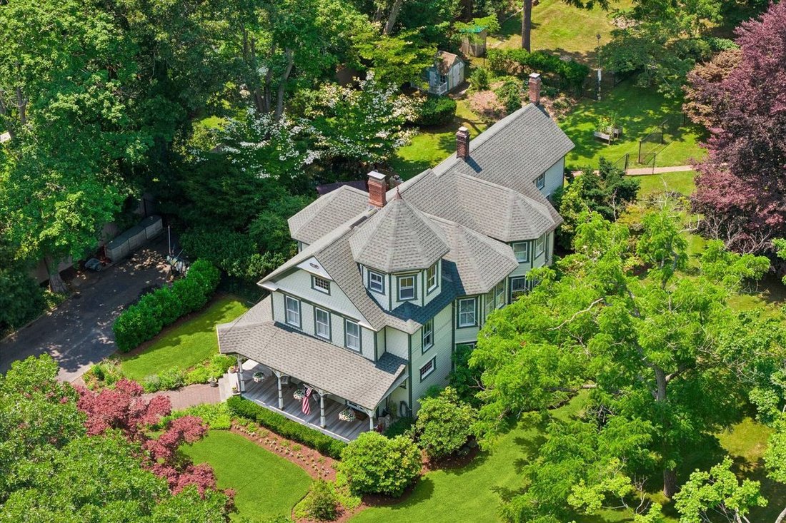 House in Center Moriches, New York, United States 1 - 18438461