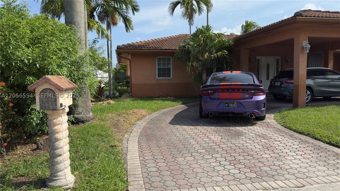 House in Hialeah, Florida, United States 5 - 18483197