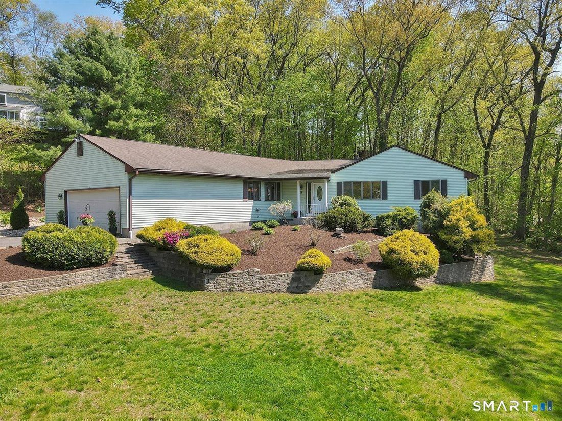 House in Cromwell, Connecticut, United States 2 - 18440944