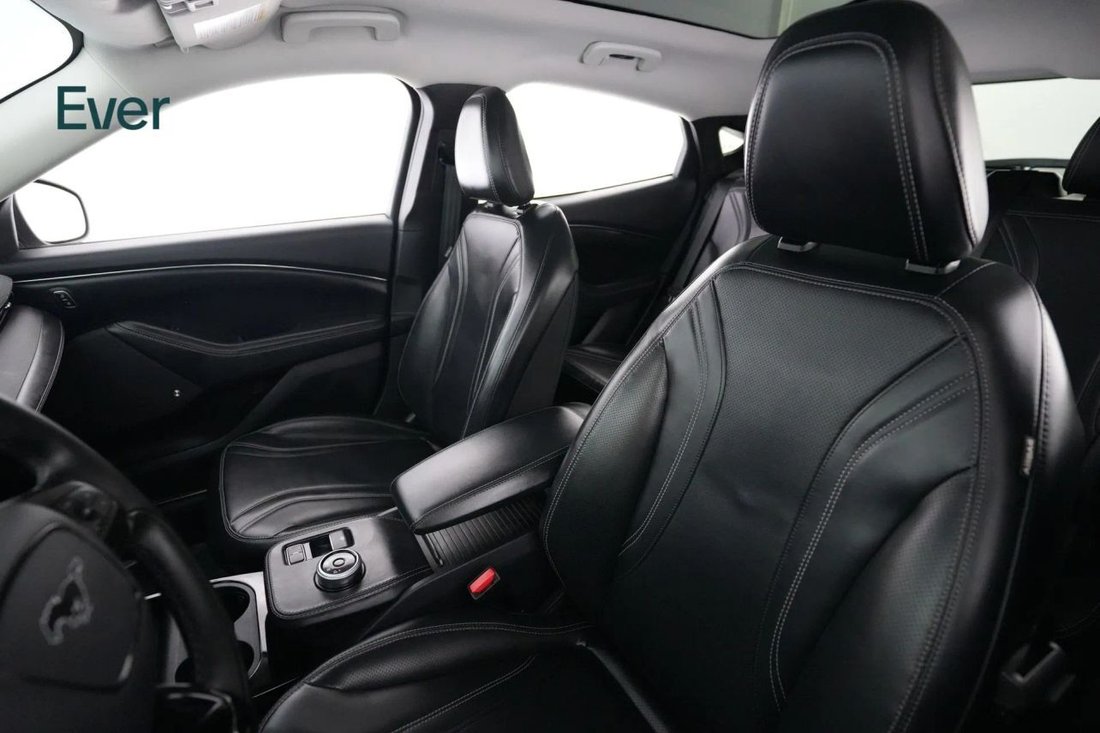 Suv in San Francisco, CA, United States 4 - 17940074
