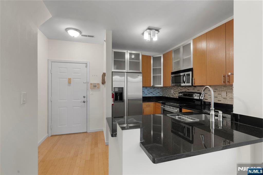 Condo in Guttenberg, New Jersey, United States 4 - 18207719