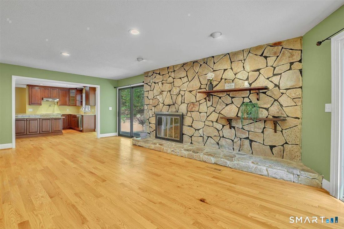 House in Cromwell, Connecticut, United States 3 - 18440944
